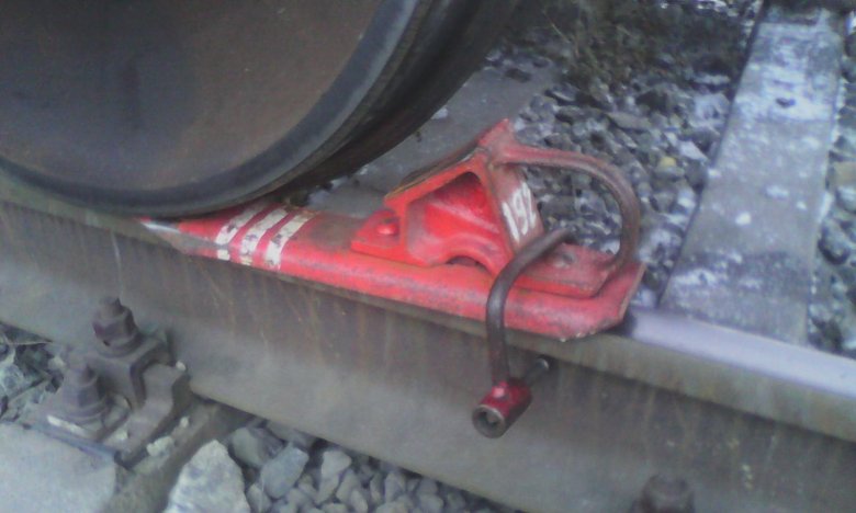 Башмак тормозной железнодорожный