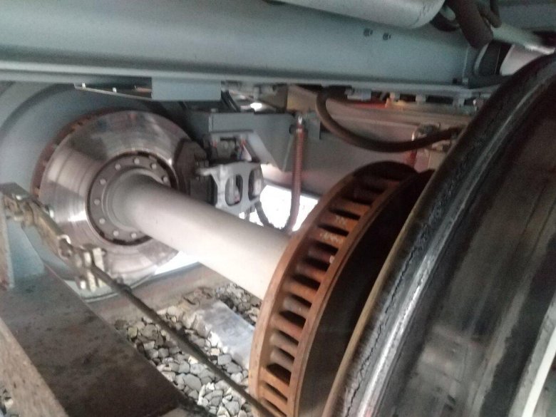 Привод стояночного тормоза тепловоза