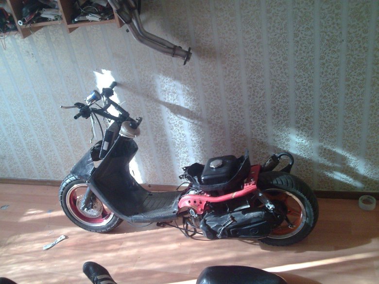 Ямаха джог на 12 колесах