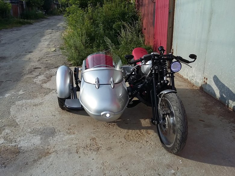 Тюнингованный мотоцикл урал с коляской
