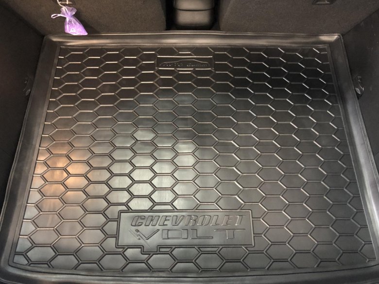 Коврик в багажник автомобиля