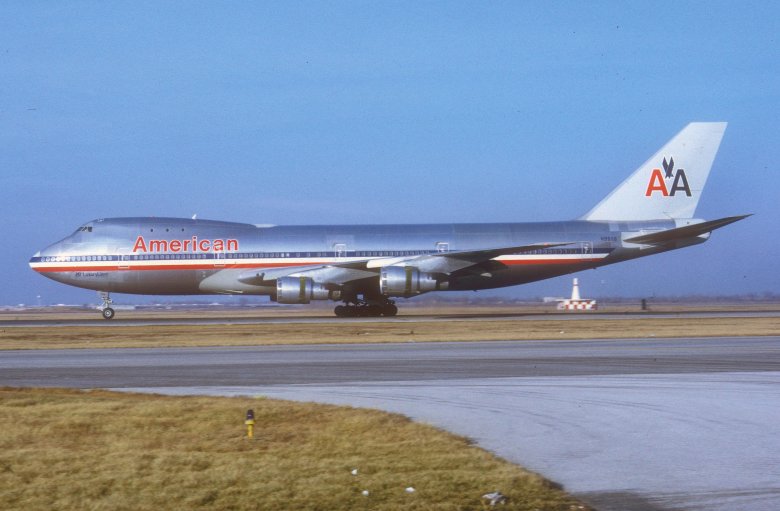 Боинг 747 american airlines