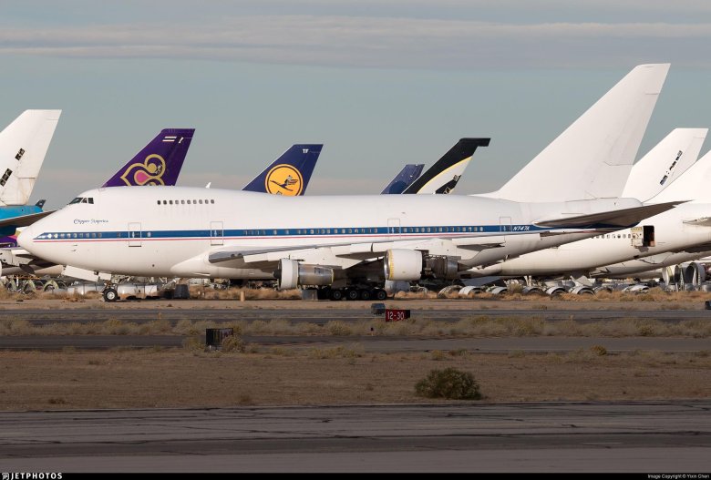 Самолет боинг 747