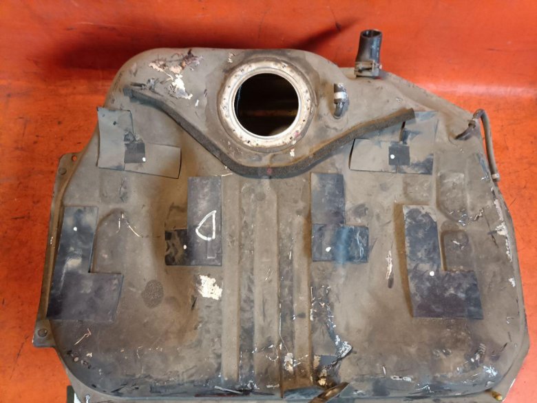 Бензобак королла е120