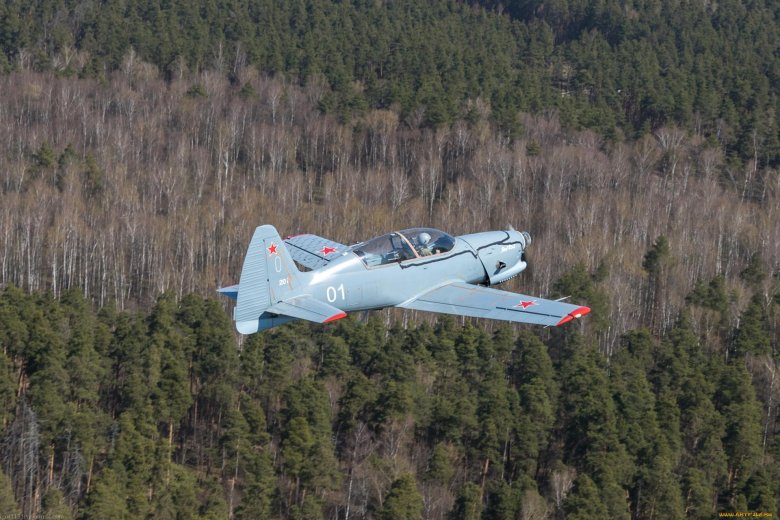 Утс 800 учебно тренировочный самолет