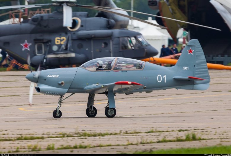 Учебный самолет як 152