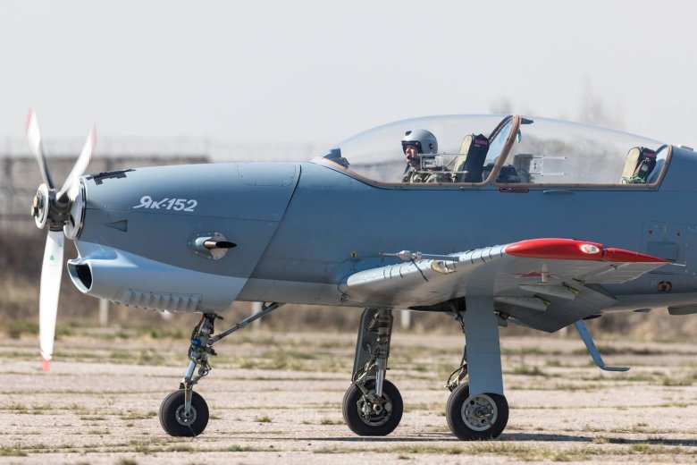 Самолет утс як-152