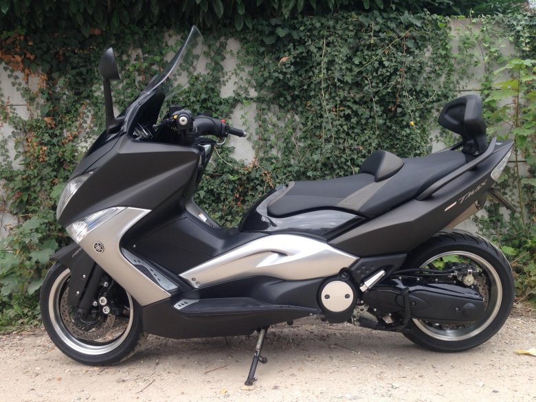 Максискутер ямаха тмакс