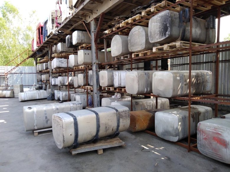 Баки топливные для грузовиков