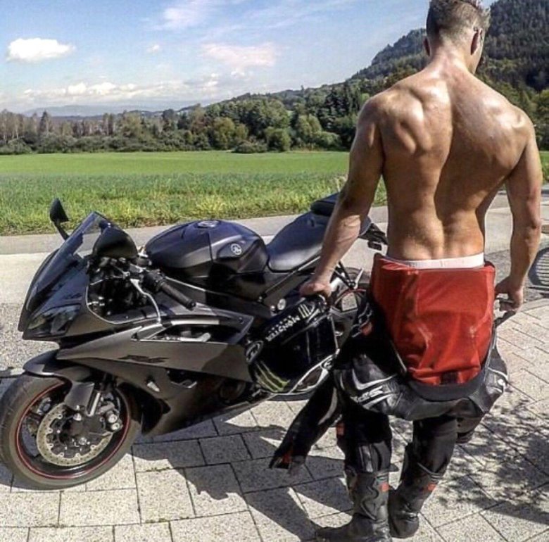 Мотоцикл с мотоциклистом