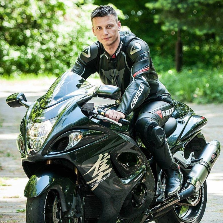 Парень на мотоцикле