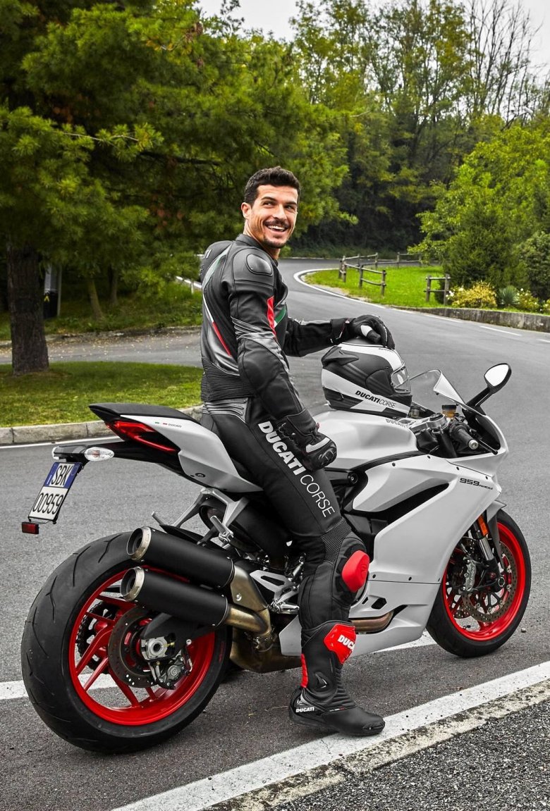 Байкер на дукати