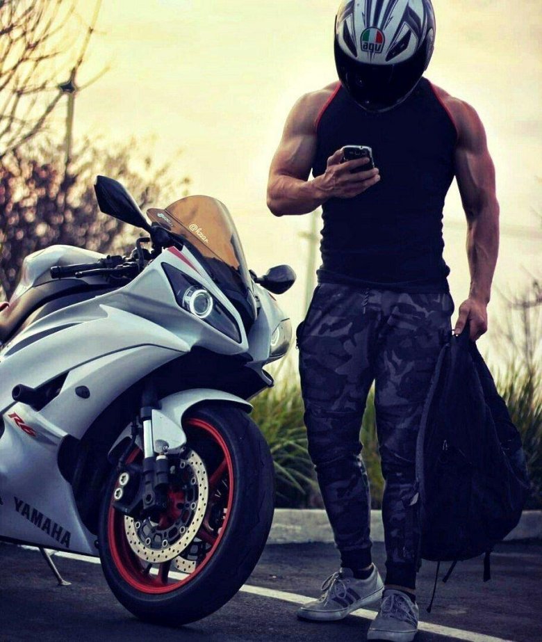 Yamaha r6 черный с мотогонщиком