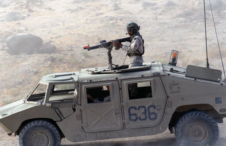 Хамви бронеавтомобиль