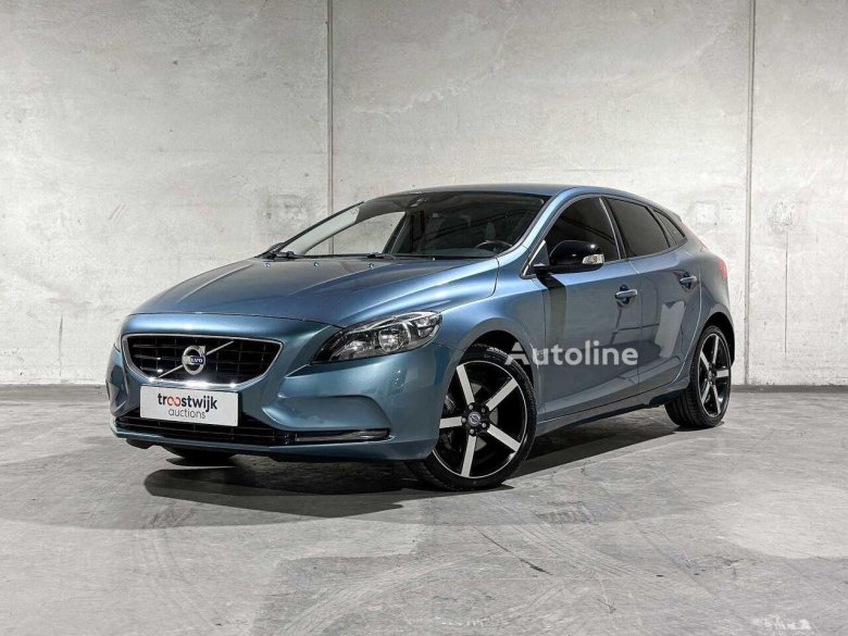 Volvo v40 ii