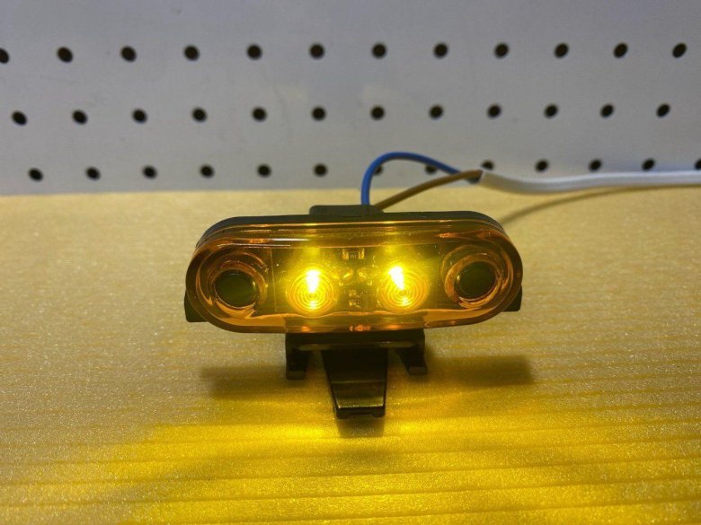 Фонарь габаритный на крышу