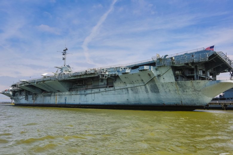 Авианосец музей в нью-йорке