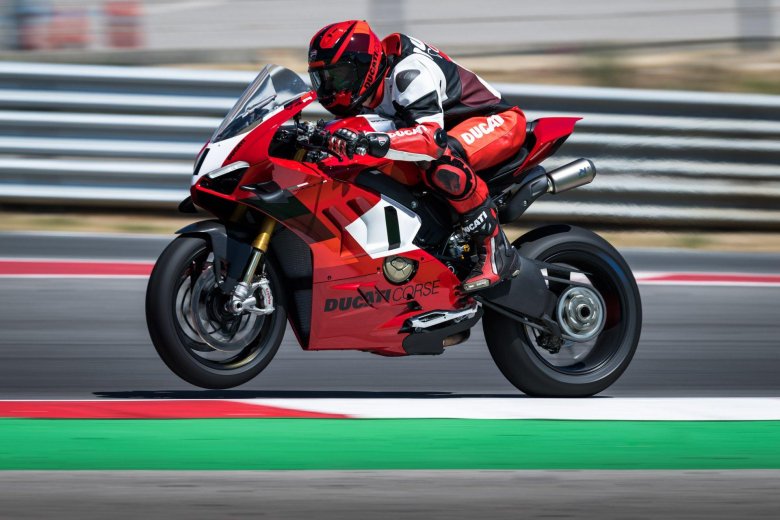 Ducati panigale v 4 r
