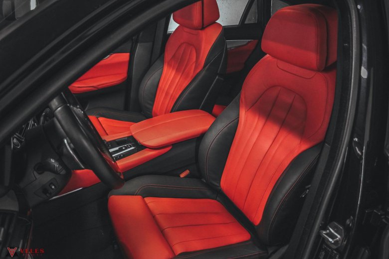 Красный кожаный салон бмв