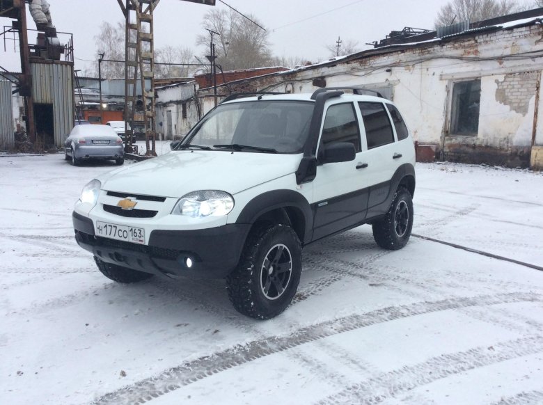 Нива шевроле белая