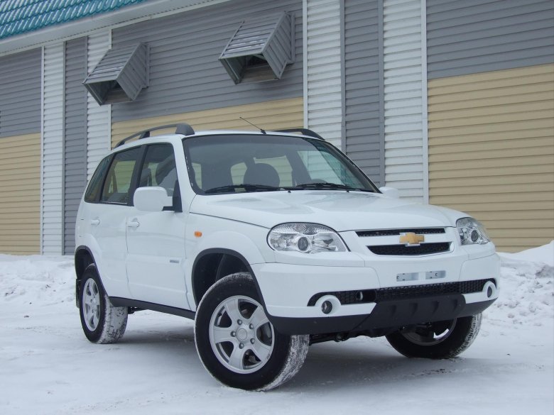 Шевроле нива белая