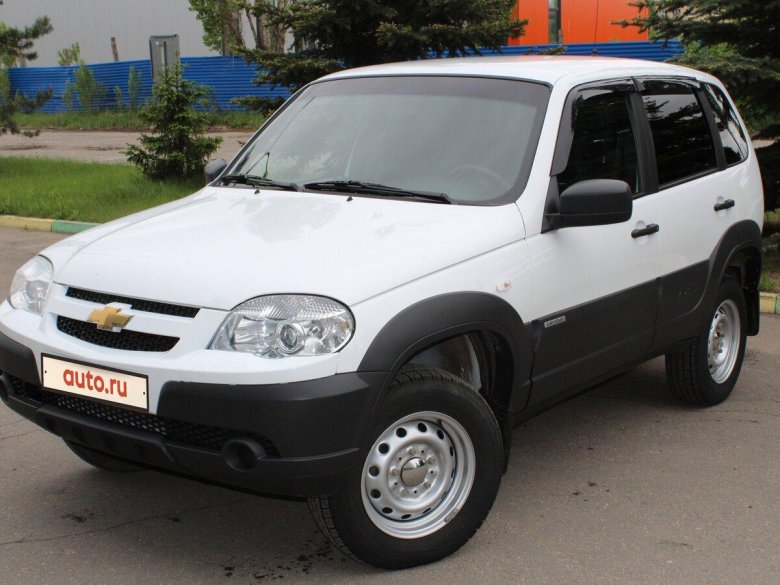 Шевроле нива белая