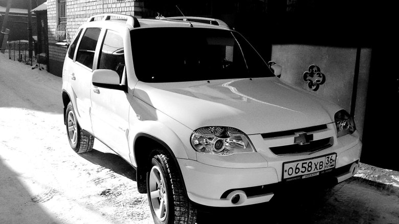 Chevrolet niva белая