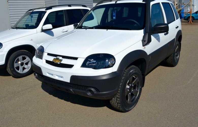 Шеви нива белая