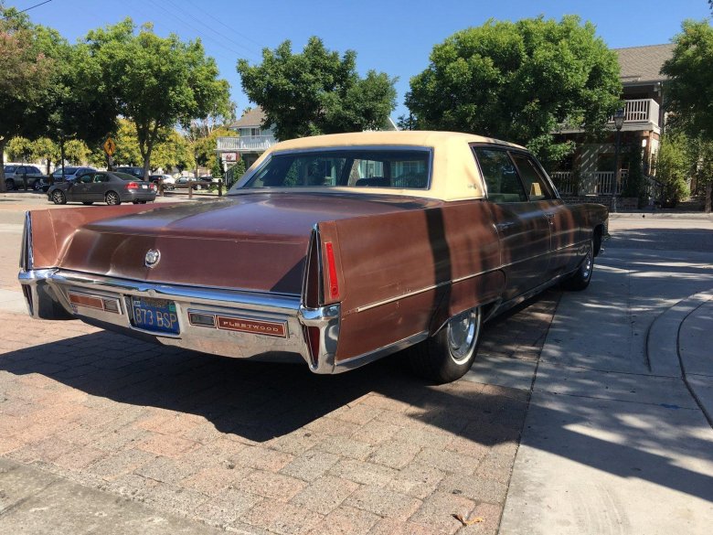 Cadillac fleetwood brougham 1974