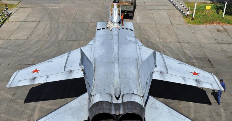 Самолет миг 25