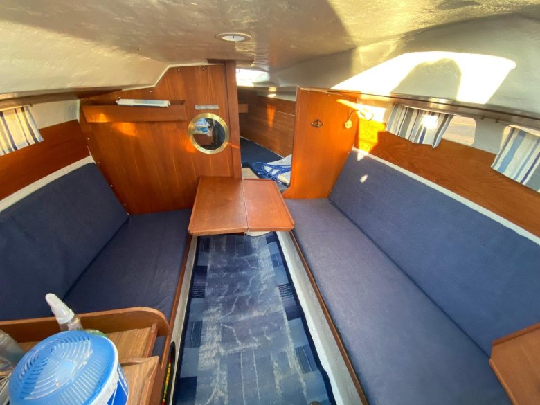 Макси 68 яхта