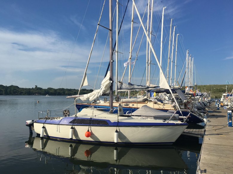 Парусная лодка