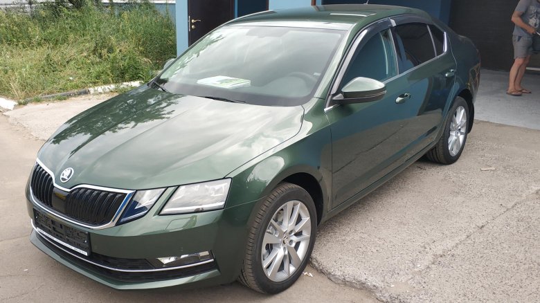 Октавия а7 зеленая