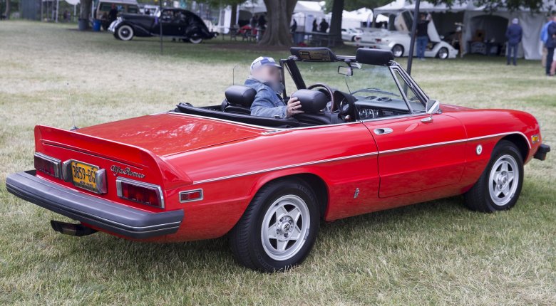 Альфа ромео spider 1983