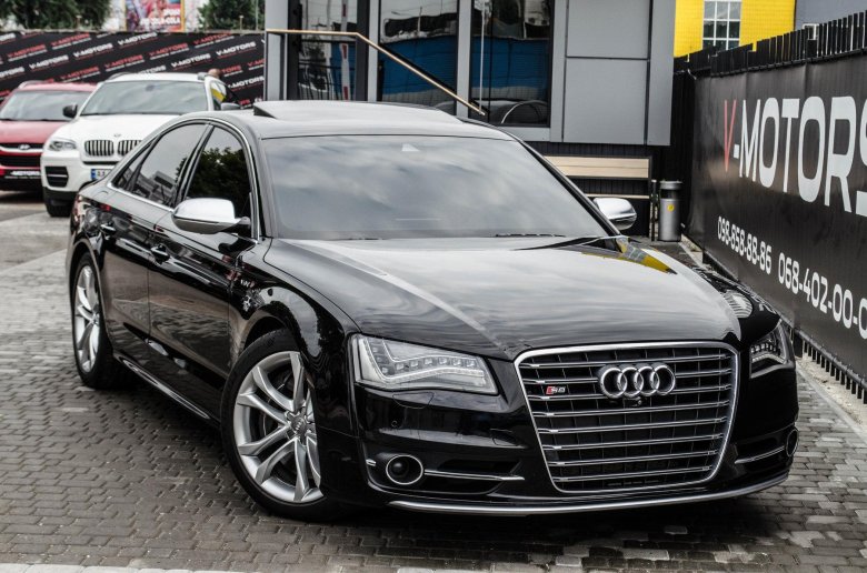 Audi s8 2013