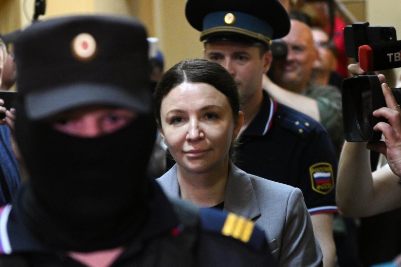 Из зала суда