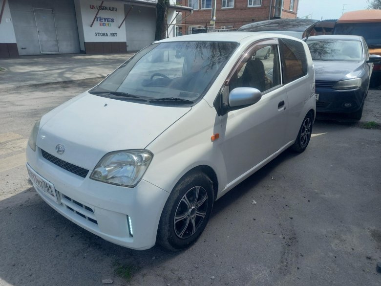 Daihatsu mira 2004