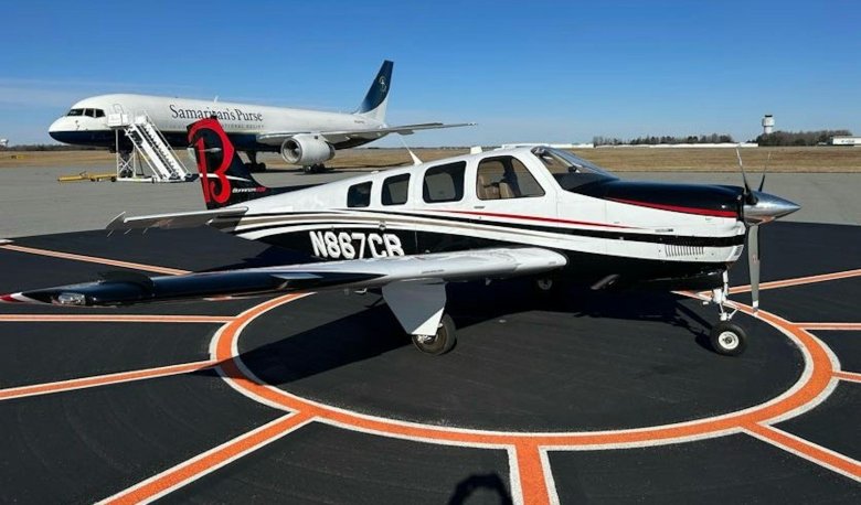 Самолет beechcraft