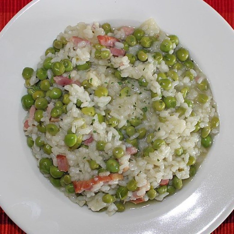 Рис с зеленым горошком