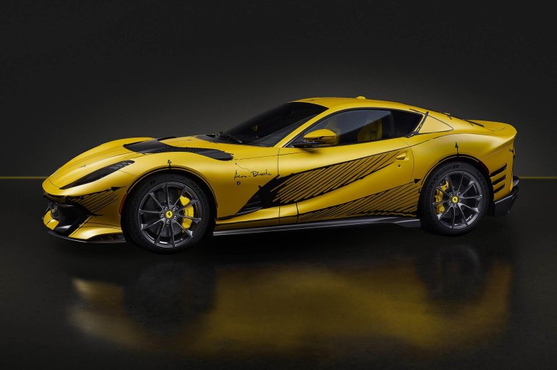 Феррари 812 competizione