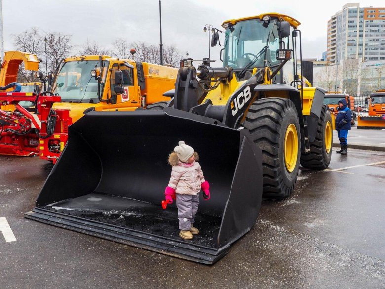 Фронтальный погрузчик jcb