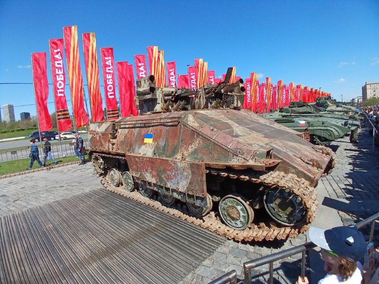 Выставка на поклонной горе военной техники