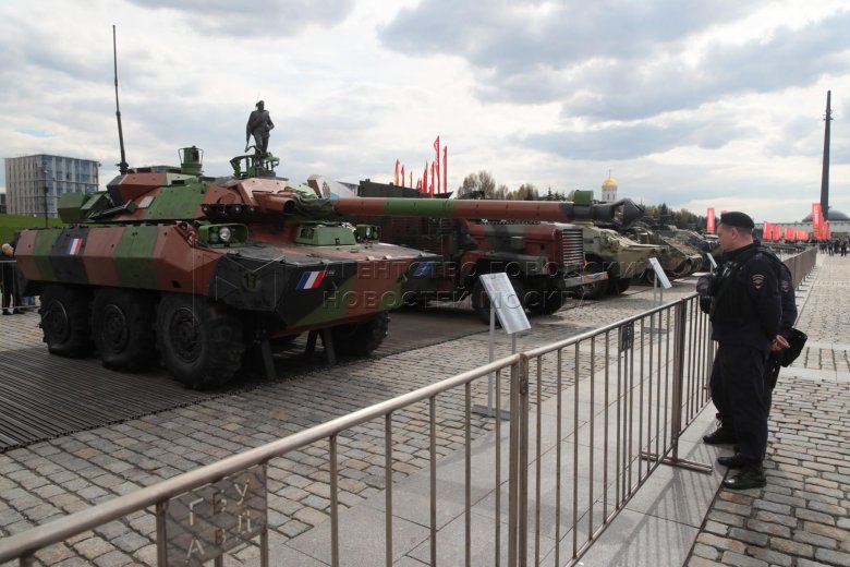 Выставка техники на поклонной горе