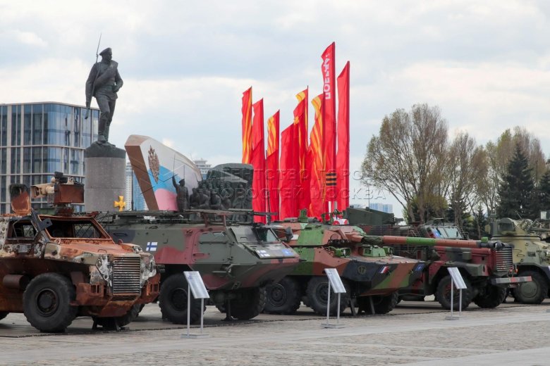 Выставка трофейной техники на поклонной горе