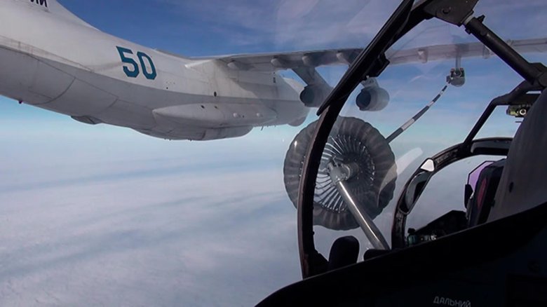 Су 30 дозаправка в воздухе