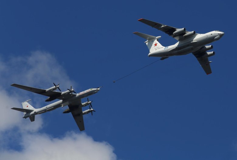 Дозаправка самолета в воздухе