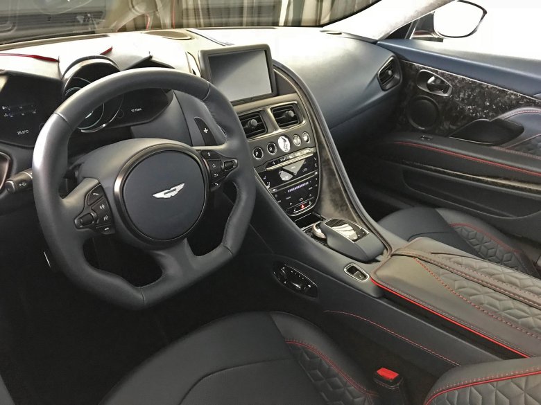 Aston martin dbs superleggera