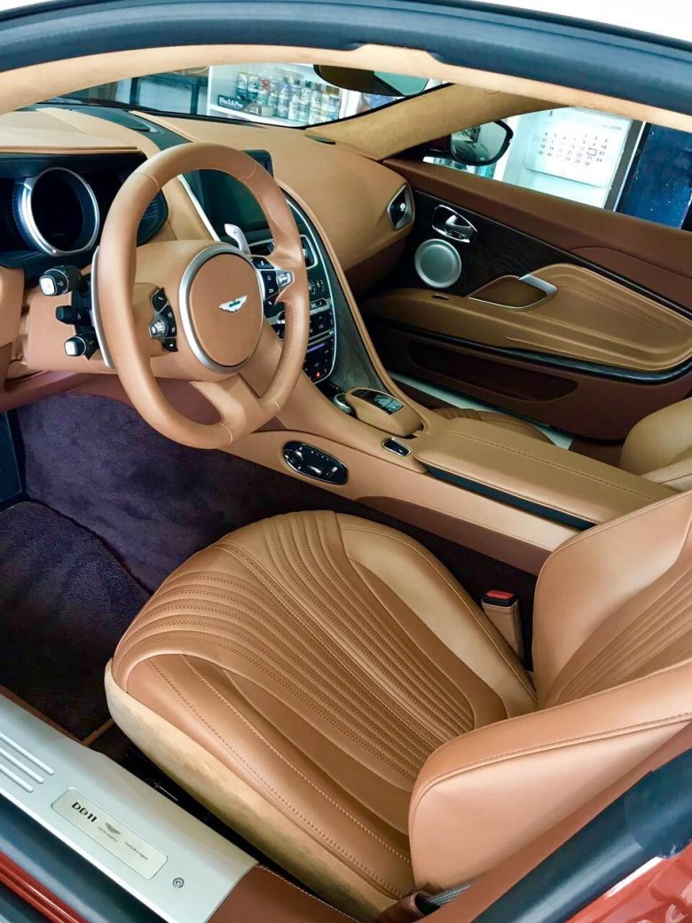 Aston martin db 11 салон