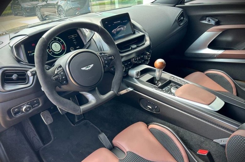 Aston martin vantage салон