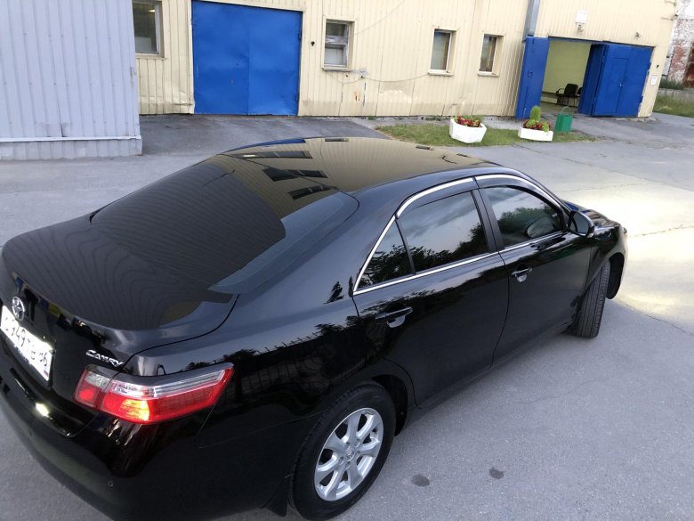 Черная тойота камри